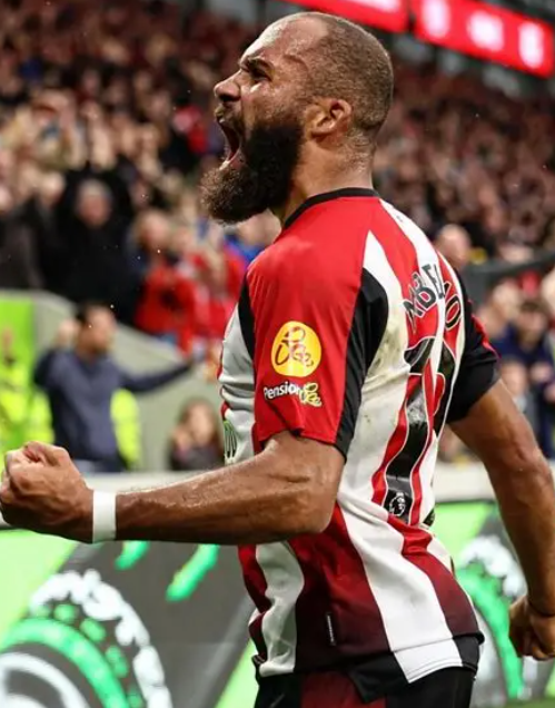 英超第9輪曼聯(lián)大勝：姆伯莫火力全開引領紅魔前行