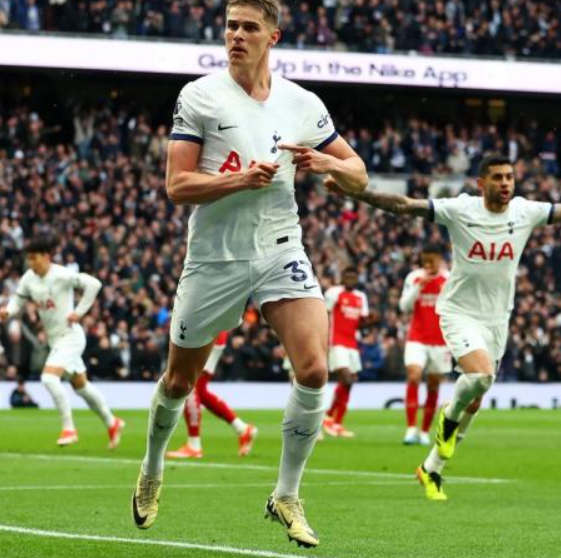 弗蘭克戰(zhàn)術(shù)革新顯成效：熱刺定位球體系蛻變獲專業(yè)贊譽