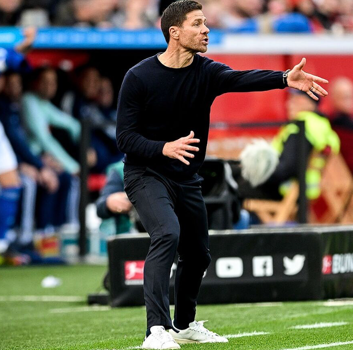 皇馬更衣室暗流涌動(dòng)：阿隆索管理面臨挑戰(zhàn)