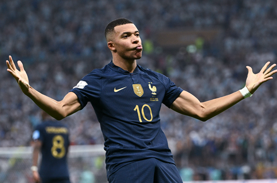 姆巴佩伯納烏貴賓室加冕：首獲歐洲金靴，續(xù)寫皇馬傳奇新篇