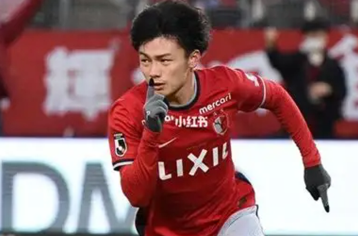 費(fèi)耶諾德荷甲強(qiáng)勢(shì)領(lǐng)跑：上田綺世閃耀與范佩西執(zhí)教成效分析