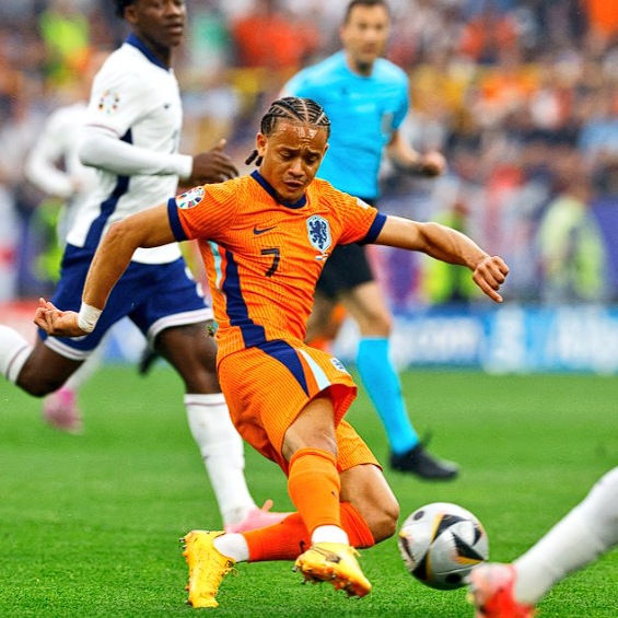 熱刺高價引援西蒙斯遭質疑：表現(xiàn)低迷引多方批評