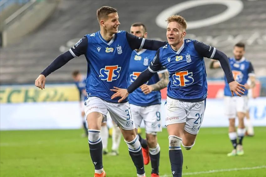 黑馬主場(chǎng)鏖戰(zhàn)藍(lán)軍，歐冠生死局懸念陡升