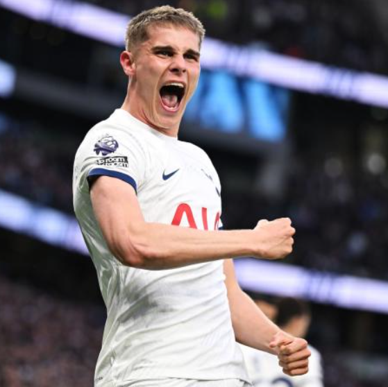 熱刺擬續(xù)約范德芬：認可中衛(wèi)組合，延長合同并大幅加薪