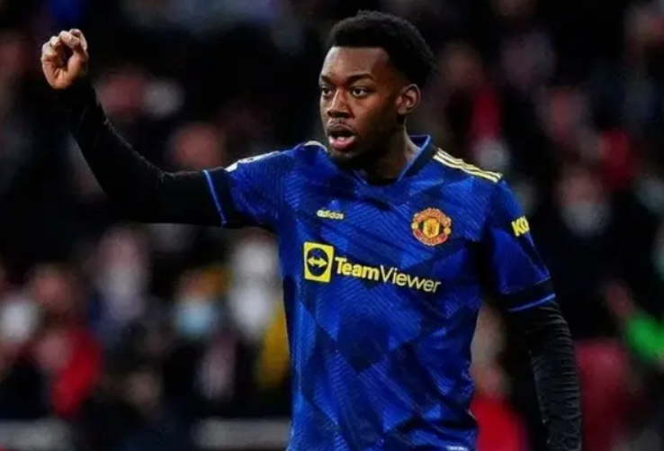 伊蘭加轉(zhuǎn)會紐卡后的表現(xiàn)落差：從森林閃耀到圣詹姆斯公園的黯淡