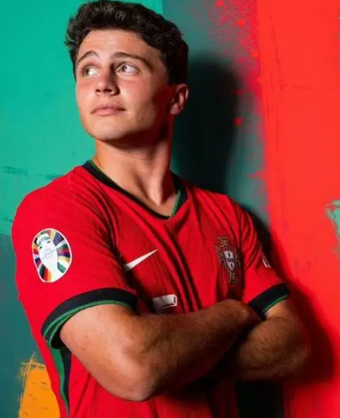 若昂 - 內(nèi)維斯國家隊新聞發(fā)布會：暢談多話題，展現(xiàn)職業(yè)態(tài)度