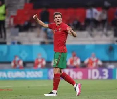 熱刺有意永久簽下外租中場帕利尼亞，與拜仁開啟談判