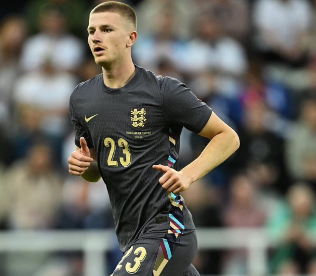 基恩點(diǎn)評亞當(dāng)·沃頓：潛力中場需提升溝通與進(jìn)攻意識