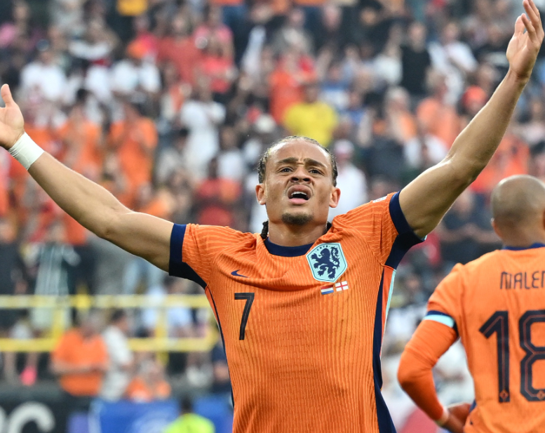 英超第15輪：哈維·西蒙斯閃耀熱刺主場，獲評隊內(nèi)最佳