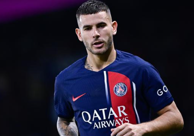 盧卡斯&middot;埃爾南德斯肘擊受罰，巴黎左后衛(wèi)位置臨挑戰(zhàn)