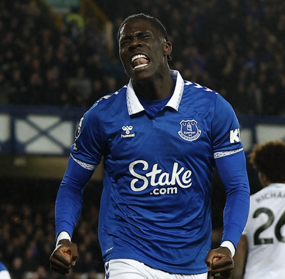 曼聯(lián)門將更迭：拉門斯崛起與奧納納對比下的戰(zhàn)略抉擇