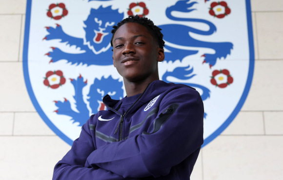 曼聯(lián)風波：梅努與阿莫林互動背后的輿論漣漪