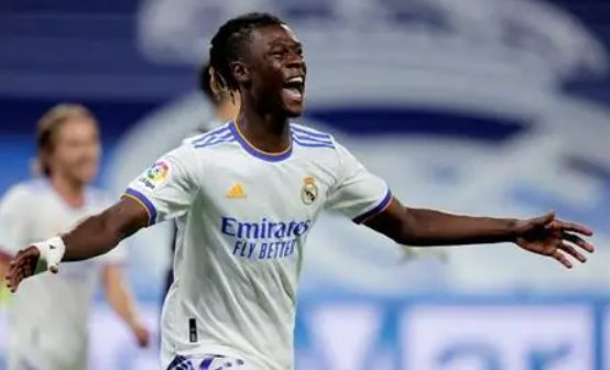 皇馬客戰(zhàn)塞爾塔前夕：卡馬文加傷愈回歸訓(xùn)練場(chǎng)