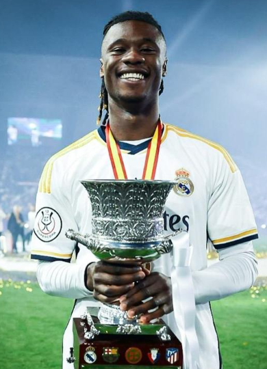 皇馬客戰(zhàn)塞爾塔前夕：卡馬文加傷愈回歸訓(xùn)練場(chǎng)