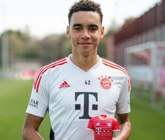 穆西亞拉傷情更新：負(fù)荷反應(yīng)致休戰(zhàn)，后續(xù)上場時(shí)間受限